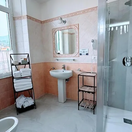 Hotell Miramare 3*