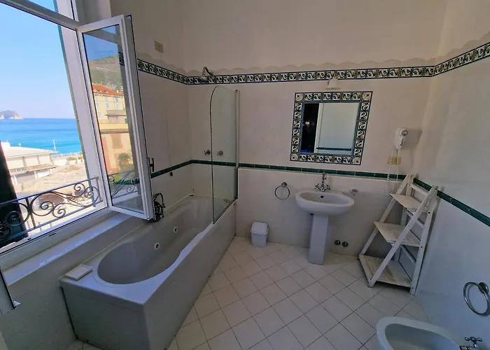 Miramare Hotel 3*